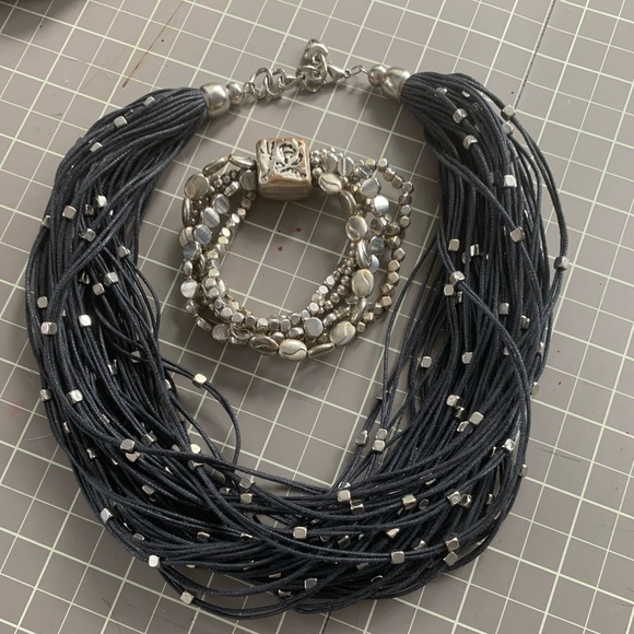 Catchy necklace set. Necklace in dark navy. 19” - Picture 2 of 7